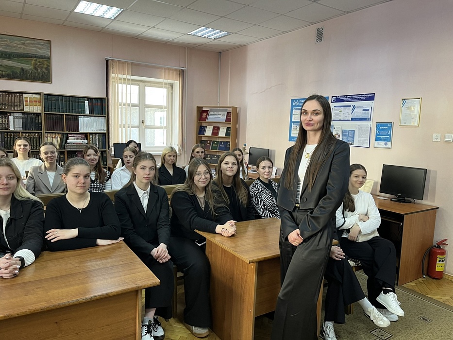 Брак и право: нотариус Анна Макарова рассказала студентам о брачно-семейных отношениях и совместной собственности