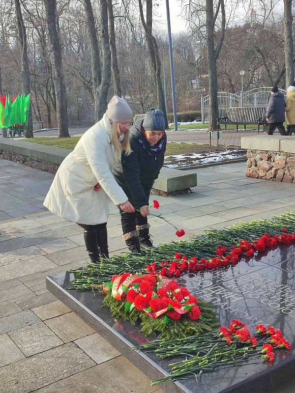 О великом подвиге поистине несгибаемого народа...