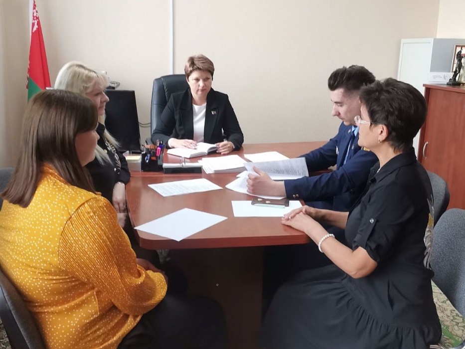 Встреча нотариусов с председателем суда и прокурором Клецкого района