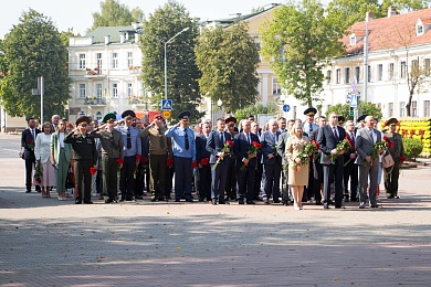 Возложение цветов в День города