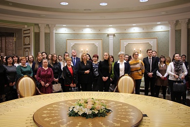 Нотариусы Беларуси посетили с экскурсией Дворец Независимости