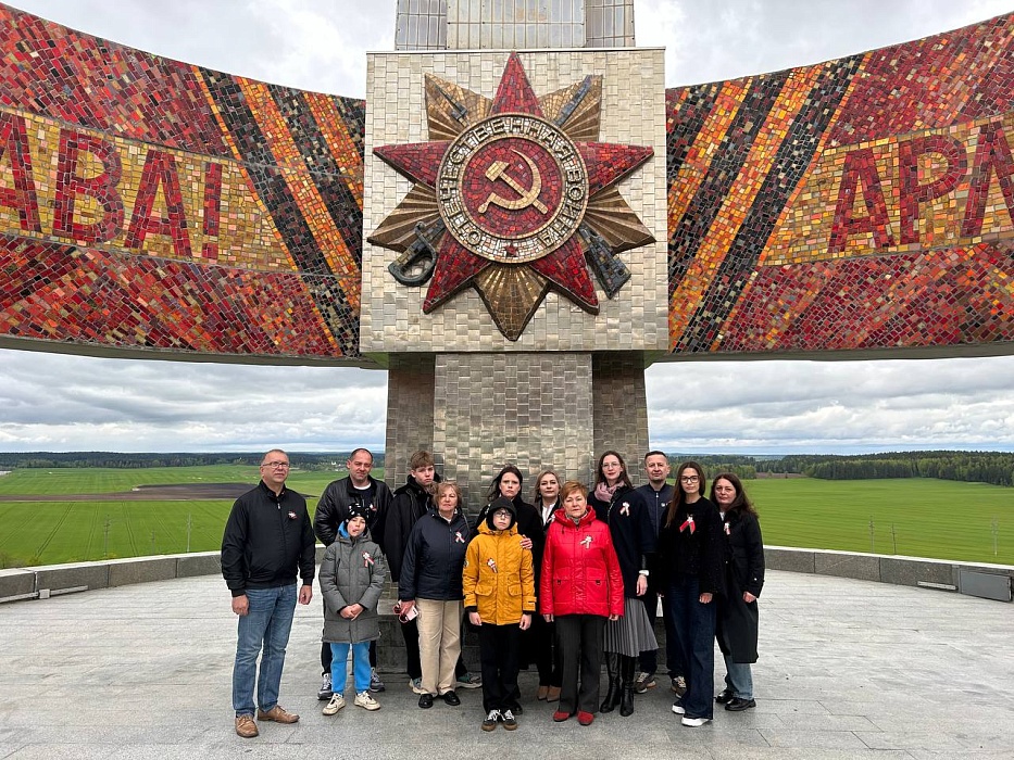 Армии Советской, Армии-освободительнице — слава!