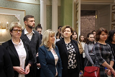 Нотариусы Беларуси посетили с экскурсией Дворец Независимости