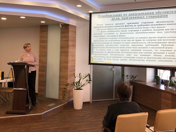 В многофункциональном центре БНП прошли очередные курсы повышения квалификации