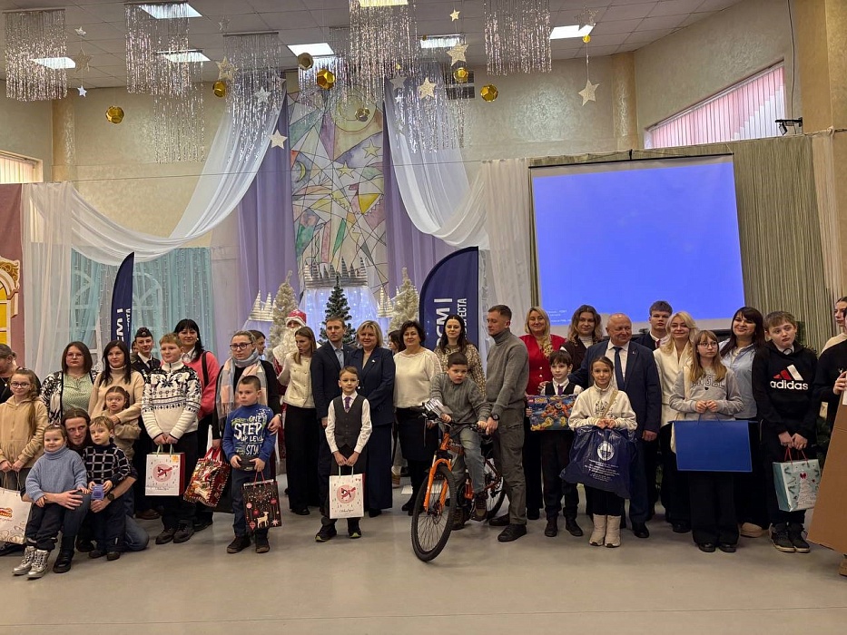 В Бресте подарили новогоднюю сказку детям в рамках акции «Елка Добра»