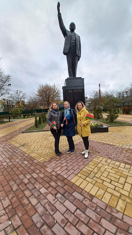 «В дни октября»...