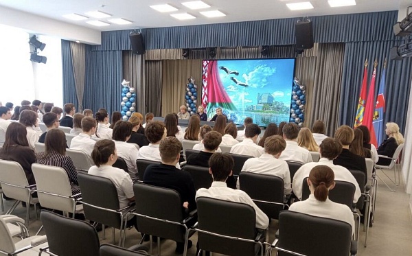 Делегат ВНС встретилась со смолевичскими гимназистами