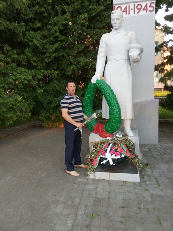 Во славу героев!