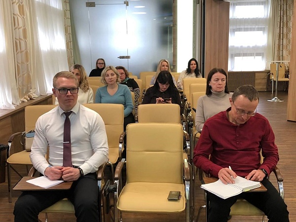 Доверенности с участием несовершеннолетних и защиту интересов пережившего супруга при наследовании обсудили сегодня