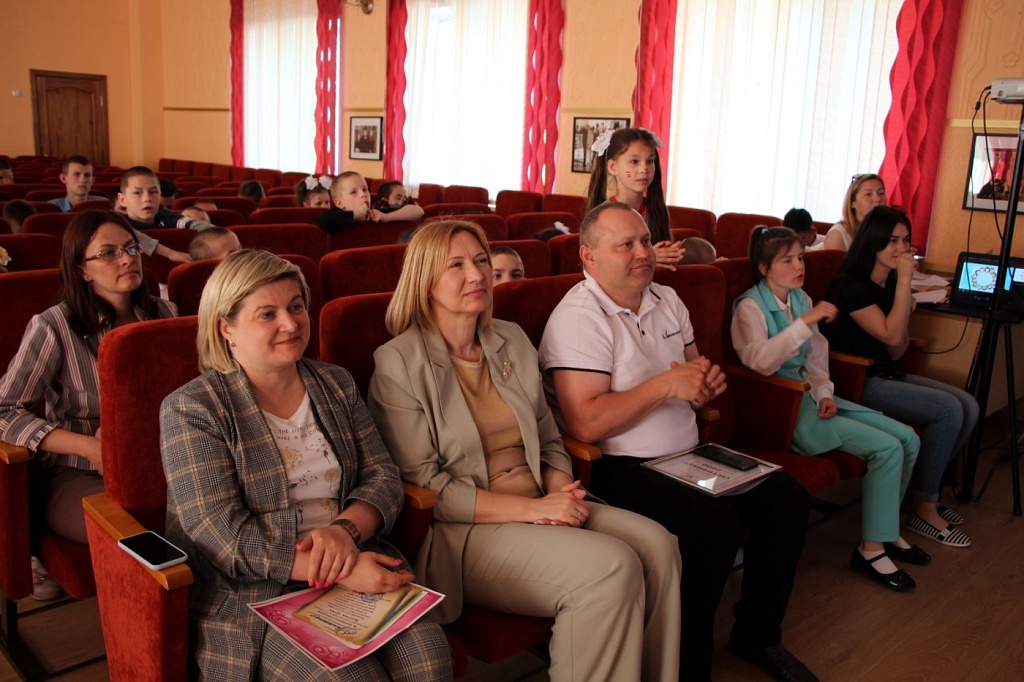В день защиты детей Наталья Борисенко посетила Руденскую вспомогательную школу-интернат