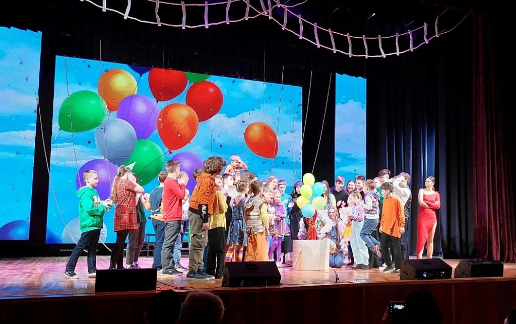 Столичные нотариусы и работники нотариата посетили спектакль белорусского Семейного инклюзив-театра «i»