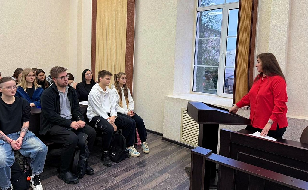 Встреча со студентами факультета экономики и права ко Дню юриста