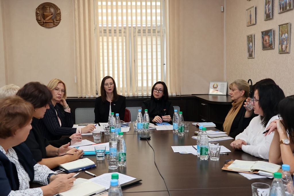 Рабочее совещание нотариусов Минска с заместителем Министра юстиции Ириной Степуро