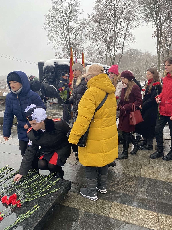 Шкала «нотариальных» духовных ценностей в день освобождения родного города