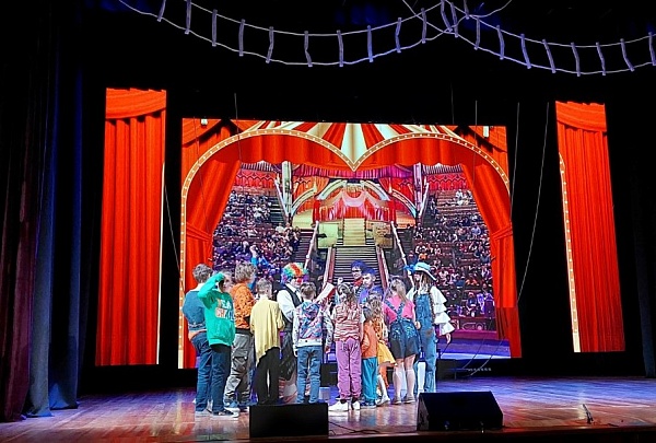 Столичные нотариусы и работники нотариата посетили спектакль белорусского Семейного инклюзив-театра «i»