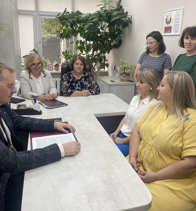 Нотариусы Молодечно обсудили с представителем суда вопросы противодействия коррупции
