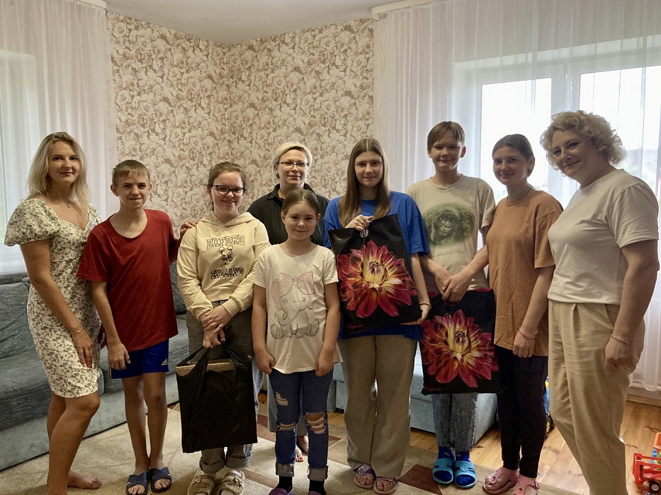 Представители коллективов нотариальных контор Лидского района посетили детский дом семейного типа