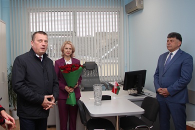 Министр юстиции Сергей Хоменко посетил новое помещение нотариальной конторы в Минске