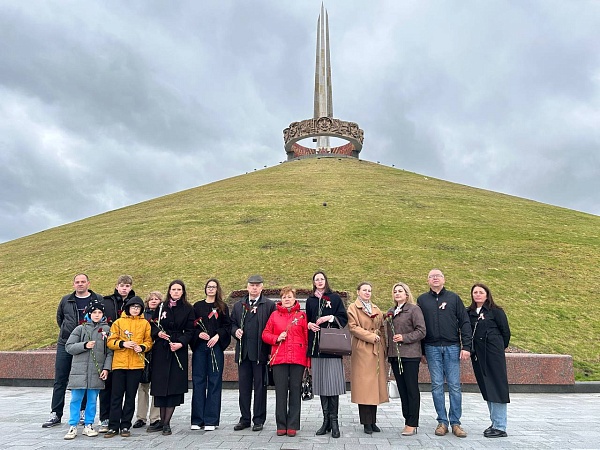 Армии Советской, Армии-освободительнице — слава!