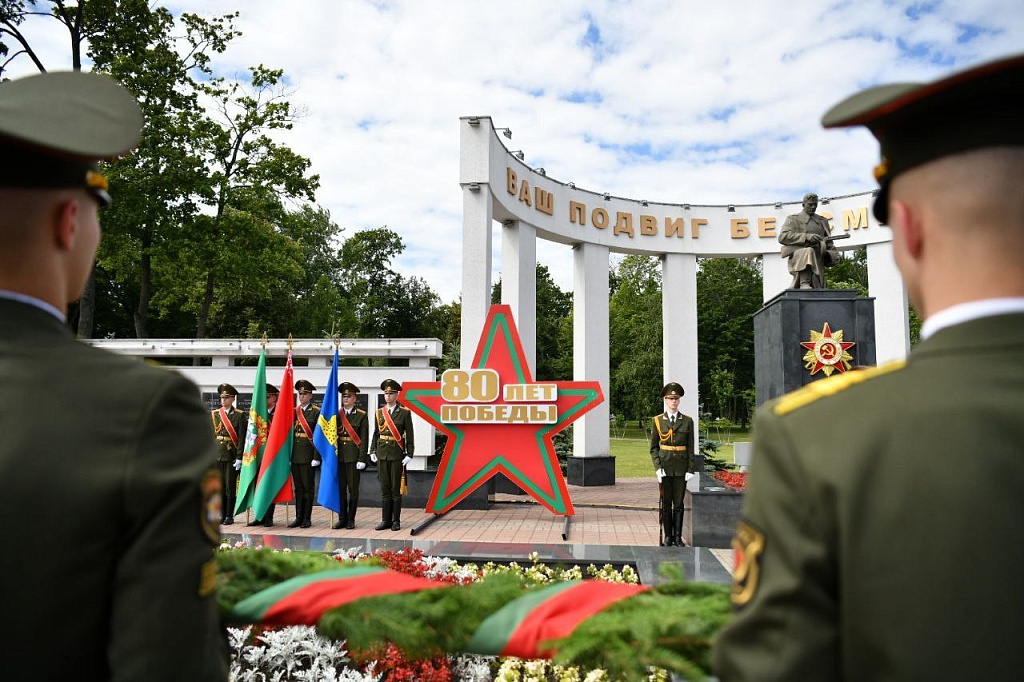 Нотариусы Гомельского нотариального округа почтили память героев Великой Отечественной войны