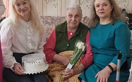 Нотариусы поздравили с наступающим 8 Марта 103-летнюю жительницу города Добруша