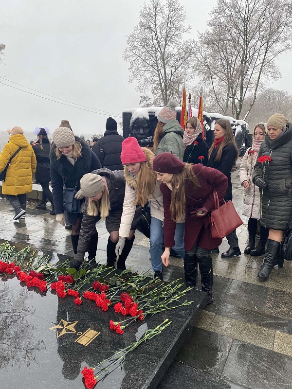 Шкала «нотариальных» духовных ценностей в день освобождения родного города