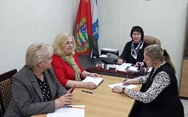 Нотариус обсудила с сотрудниками Смиловичского сельисполкома вопросы развития и благоустройства региона