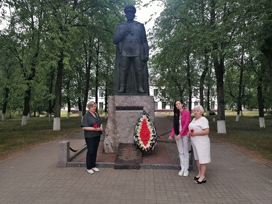 Почтена память дважды Героя Советского Союза Ази Асланова
