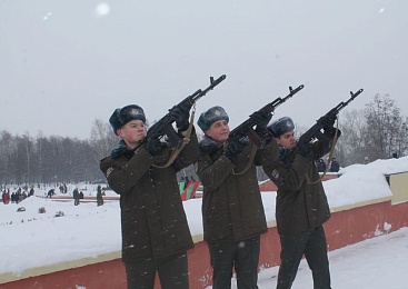 Под мирным небом 80 лет…