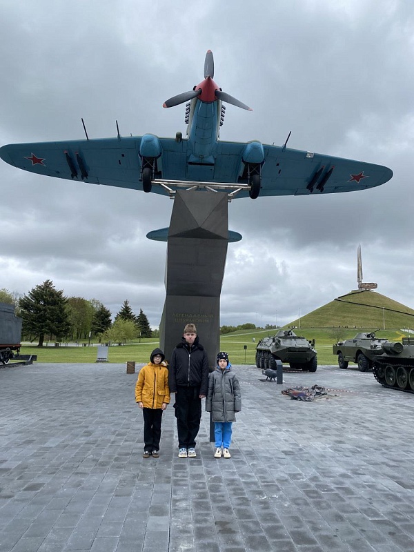 Армии Советской, Армии-освободительнице — слава!