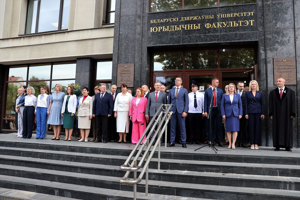 Торжественная линейка в День знаний прошла на юридическом факультете БГУ