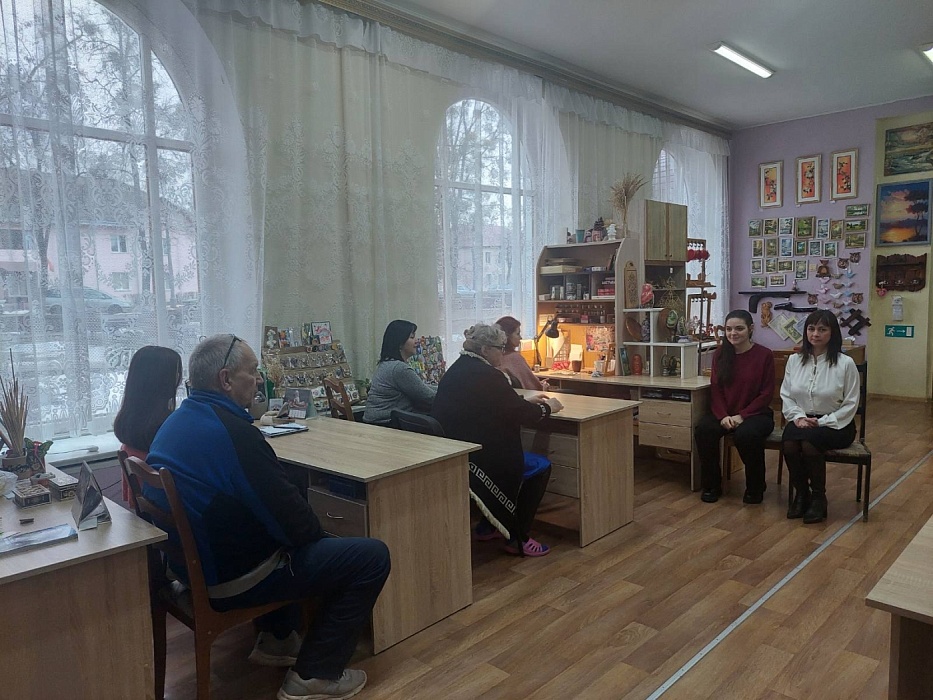 Молодые нотариусы с правовым просвещением граждан