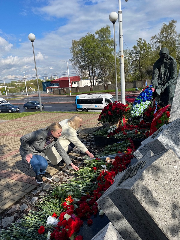 Память нашу не стереть с годами