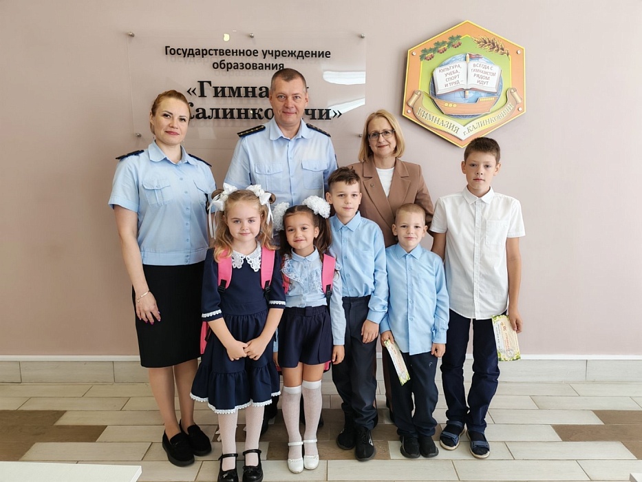 "Собери портфель первокласснику" и "В школу с Добрым Сердцем".
