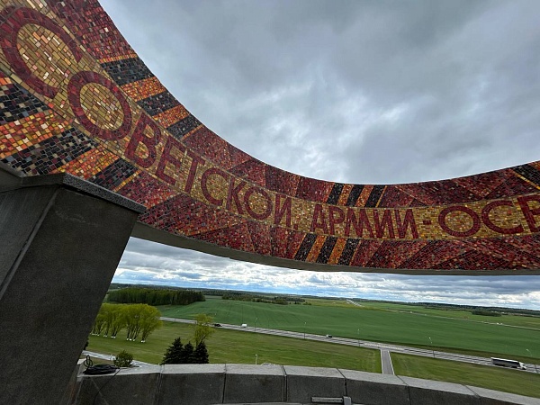 Армии Советской, Армии-освободительнице — слава!