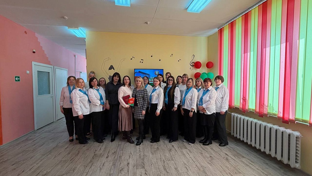 Обсуждаем Конституцию со специалистами социального центра