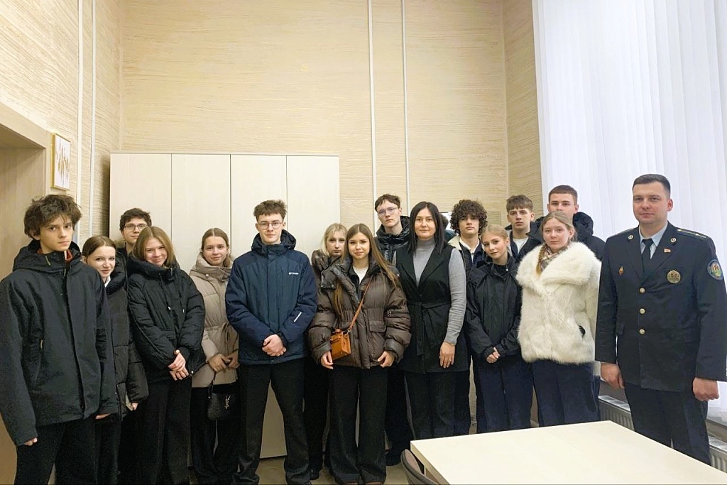 Учащиеся профильных классов ОПИ из Мозыря познакомились с работой нотариуса