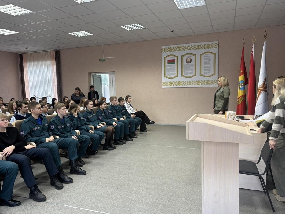 Правовое просвещение молодежи: в средней школе № 24 г. Бобруйска прошел КВИЗ «День права 2025»