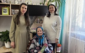 Нотариусы поздравили женщину, победившую войну с 8 Марта