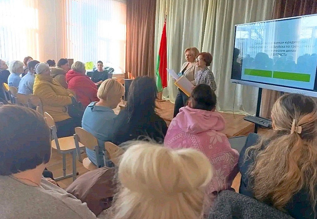 Правовой ориентир: нотариус и адвокат встретились с родителями бобруйской школы №4