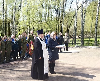 На Витебщине благоустроили территорию мемориального знака в парке имени 40-летия ВЛКСМ