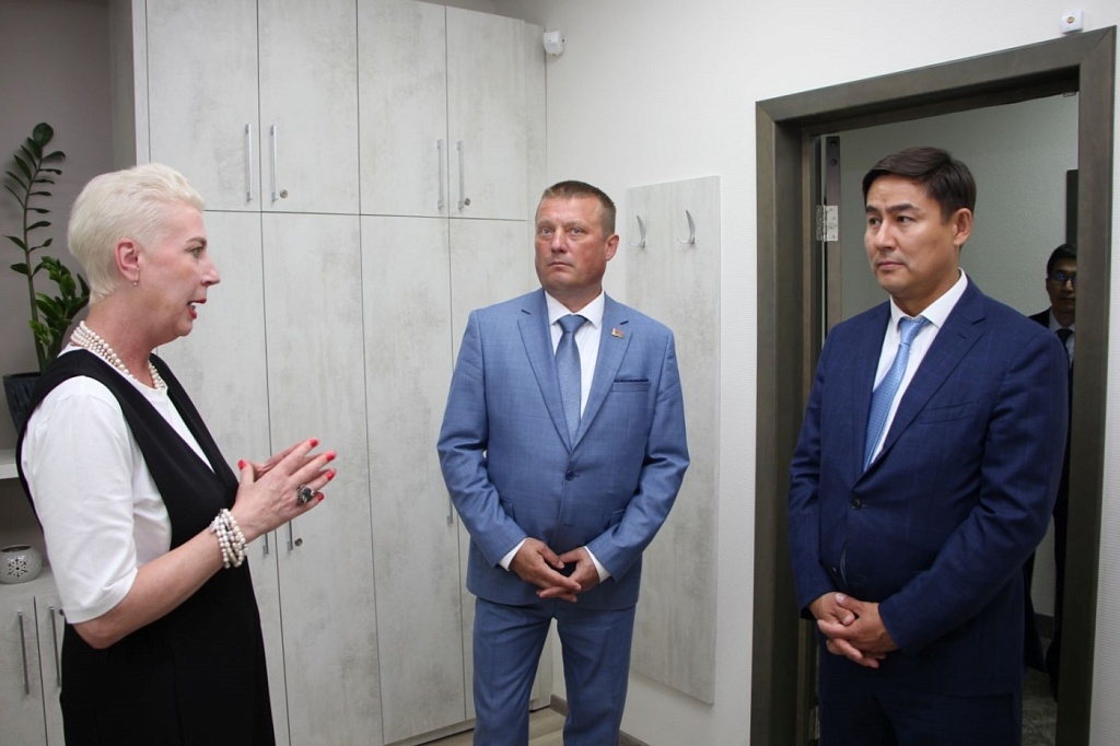 Представители Министерства юстиции Казахстана посетили нотариальную контору №1 Первомайского района Минска 