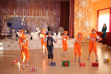 Татьяна Лисок поздравила воспитанников Руденской школы-интерната с новогодними праздниками