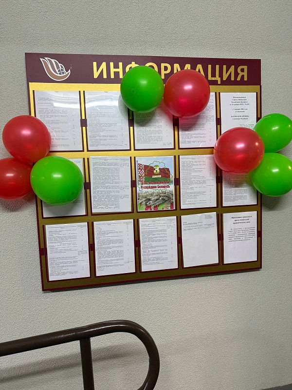 Церемония возложения цветов к монументу Победы