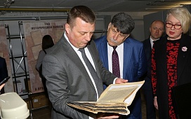 Министр юстиции Сергей Хоменко посетил нотариальные архивы Минска и Минской области