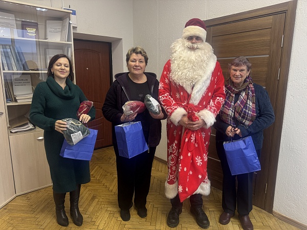 Традиции добра: Могилевская областная нотариальная палата подарила коллегам новогоднее волшебство