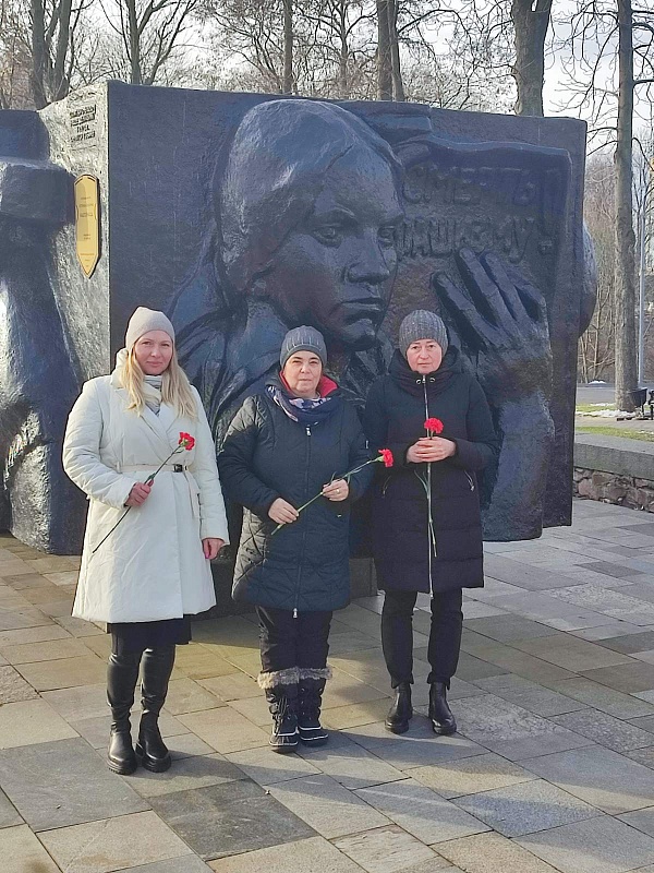 О великом подвиге поистине несгибаемого народа...