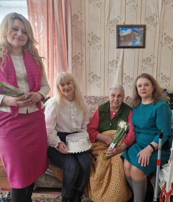 Нотариусы поздравили с наступающим 8 Марта 103-летнюю жительницу города Добруша