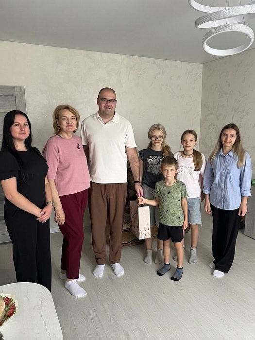 Поддержка многодетной семьи в рамках акции «Соберем детей в школу»