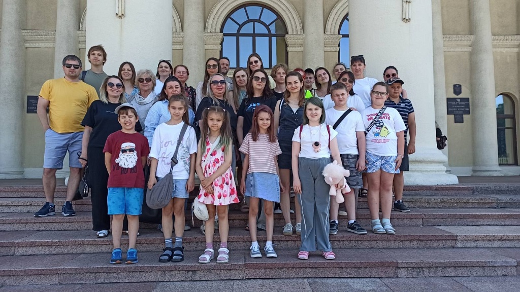 Нотариусы и работники Гомельского нотариального округа вместе с детьми посетили исторические объекты